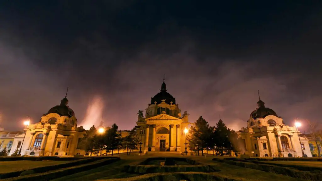 where to go in Budapest at night