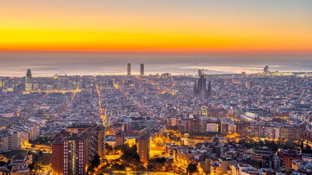 barcelona places to visit at night