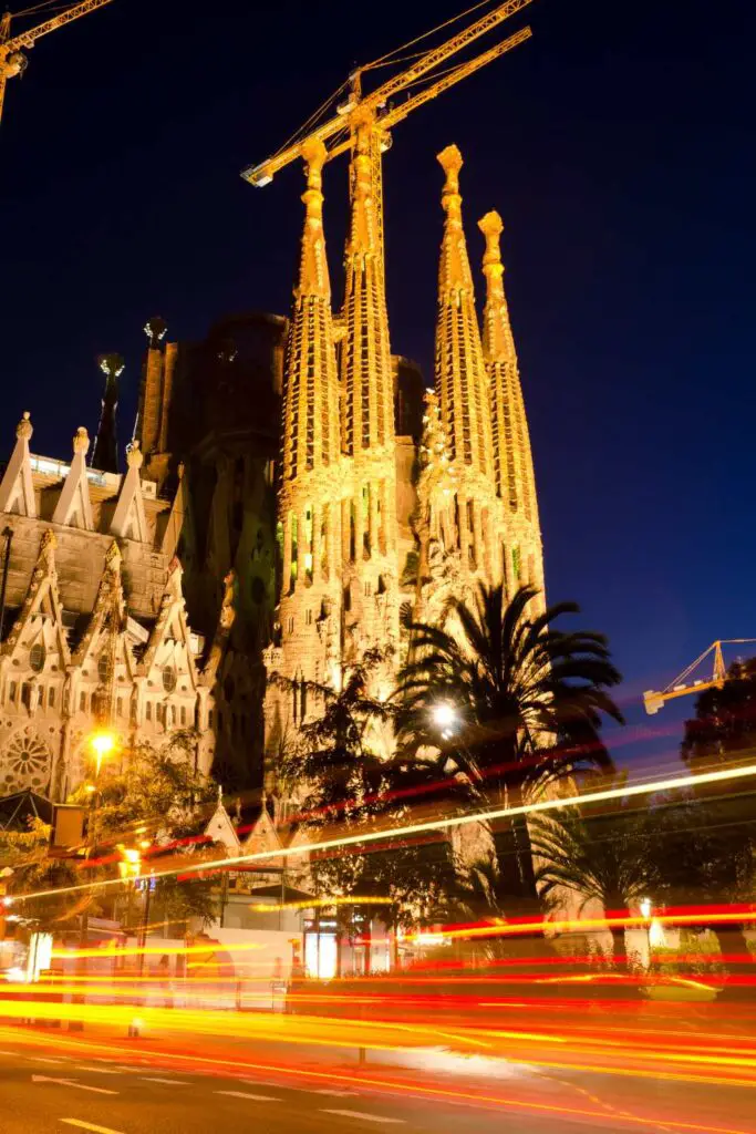 barcelona places to visit at night