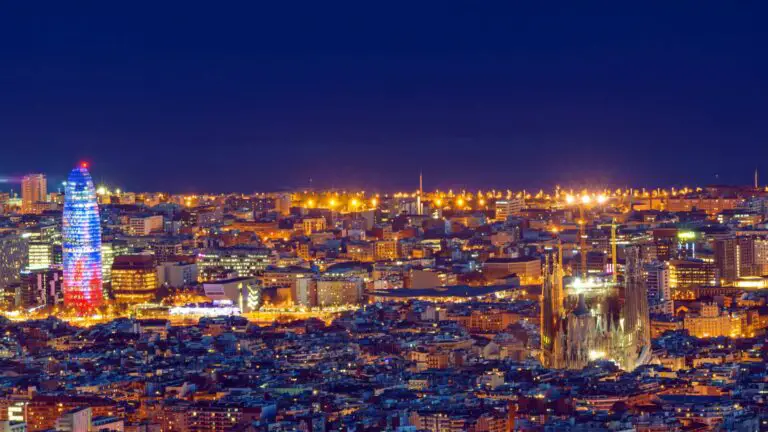 50 FANTASTIC THINGS TO DO IN BARCELONA AT NIGHT