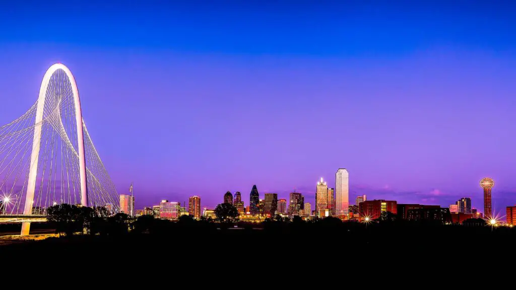 dallas places to visit at night