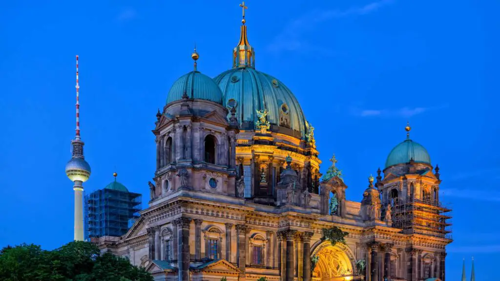 places to visit in Berlin at night
