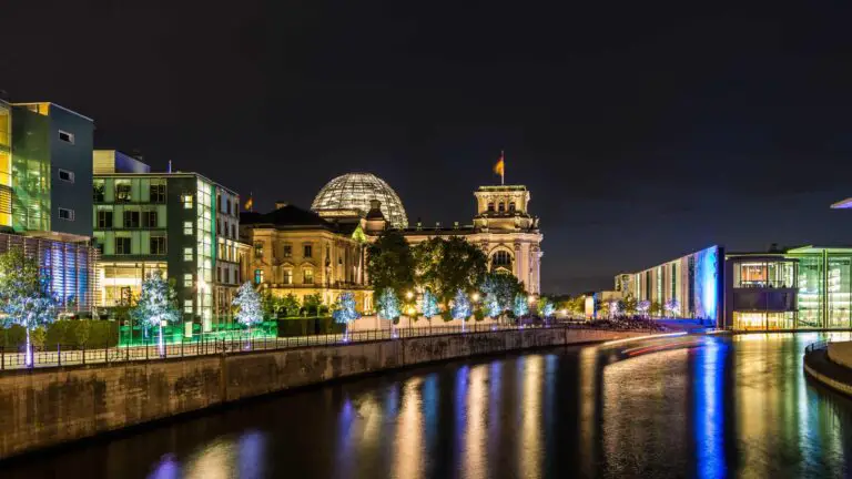 25 FANTASTIC THINGS TO DO IN BERLIN AT NIGHT
