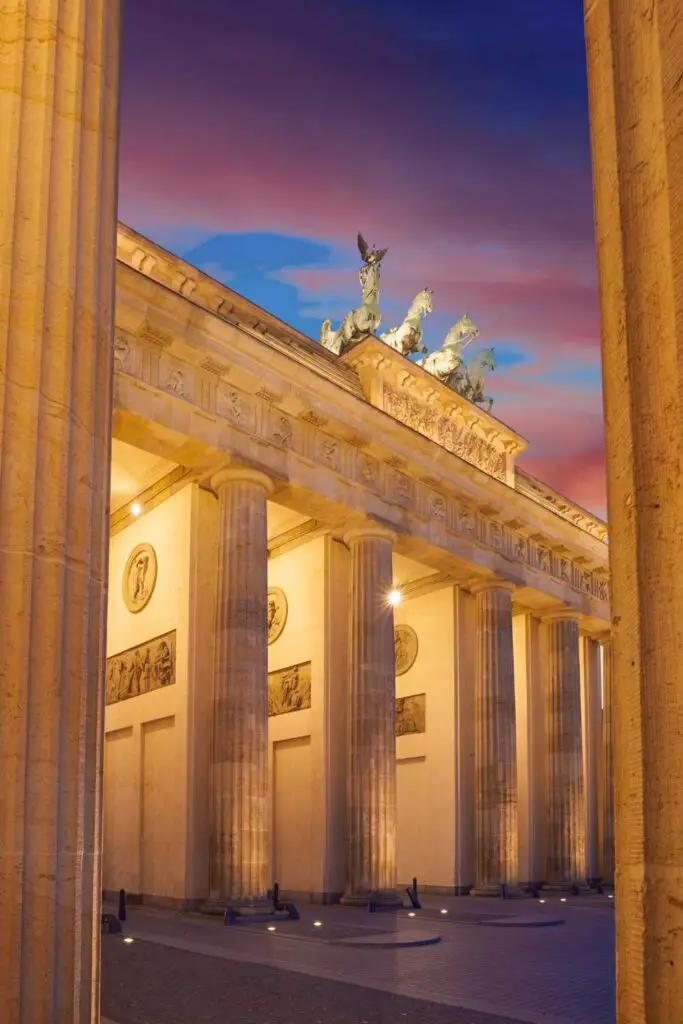 berlin night walking tour