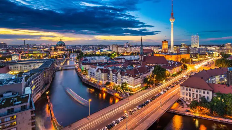 25 FANTASTIC THINGS TO DO IN BERLIN AT NIGHT