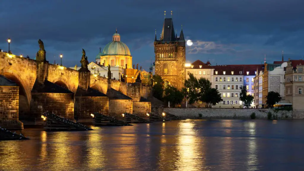 what to do in prague at night