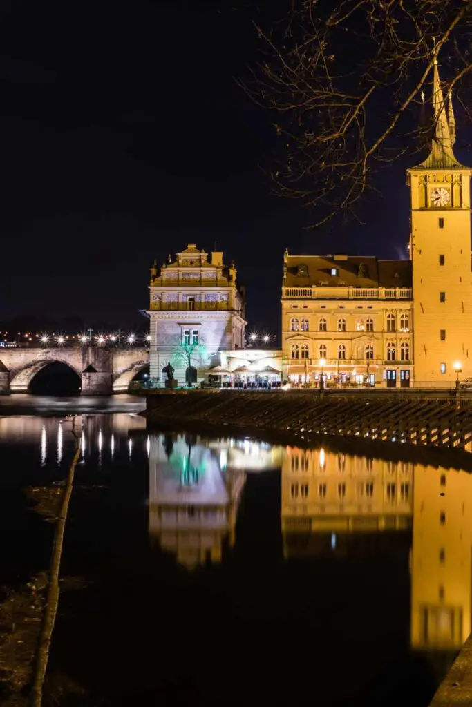 dinner in the dark prague