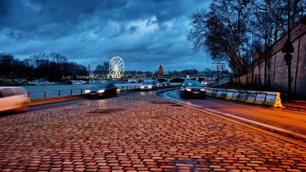 places to visit in paris night