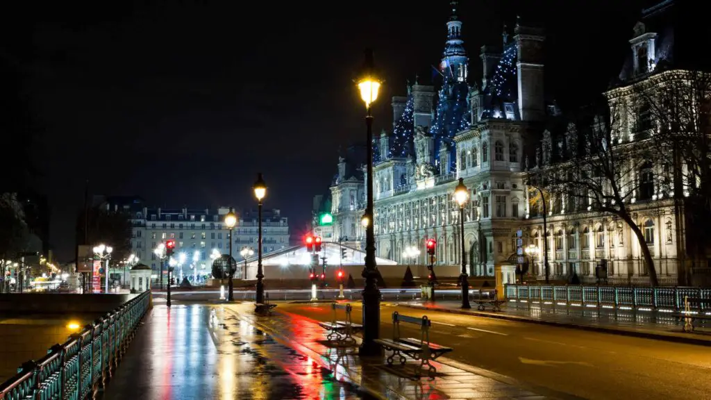 places to visit in paris night