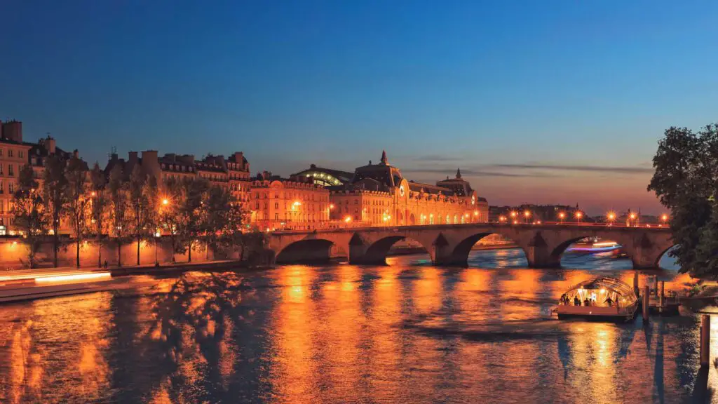 paris places to visit at night
