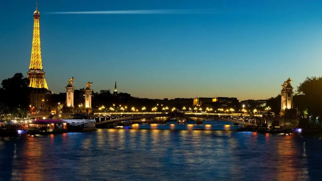 places to visit in paris night